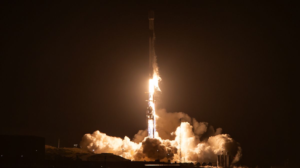SpaceX startet 20 Starlink-Satelliten von Kalifornien aus
