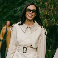 .@sarahellentreacher shows Alexa Chung in Burberry Trench Coat