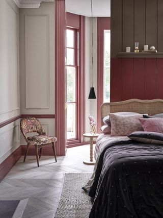 country bedroom idea for painted panel