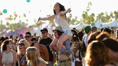 Eyewear, Head, Arm, Vision care, People, Crowd, Mammal, Sunglasses, Summer, Hat, 