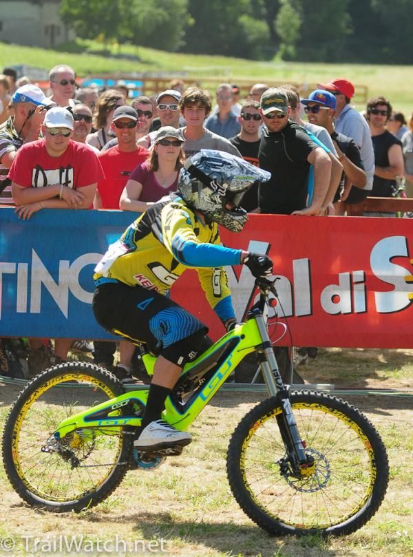 Marc Beaumont (GT Bicycles) does a few victory laps for the crowd