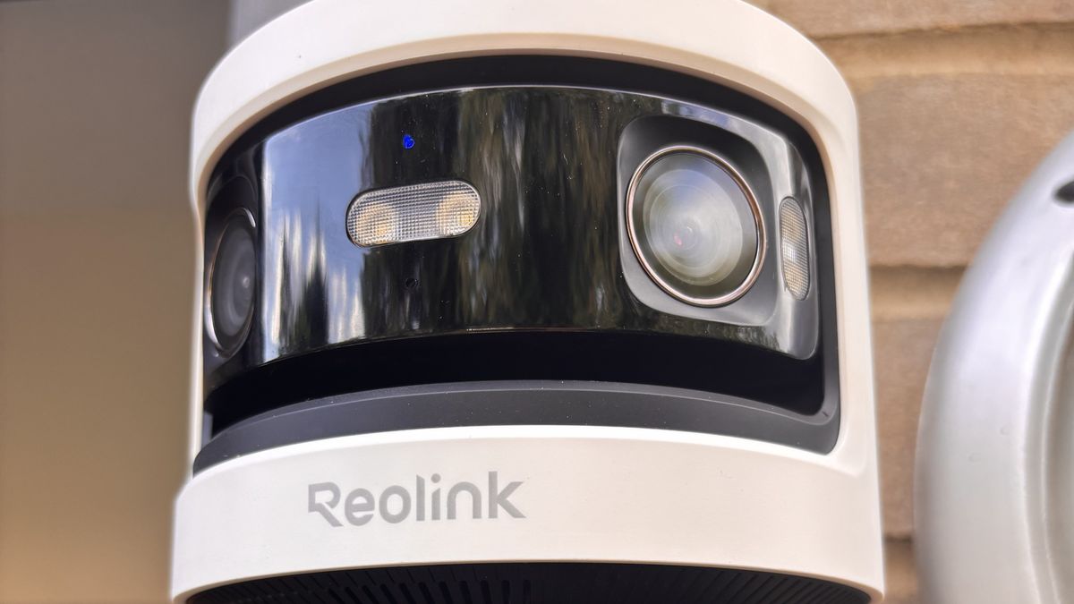 Close-up of Reolink Omvi 3i security camera sensor and lights