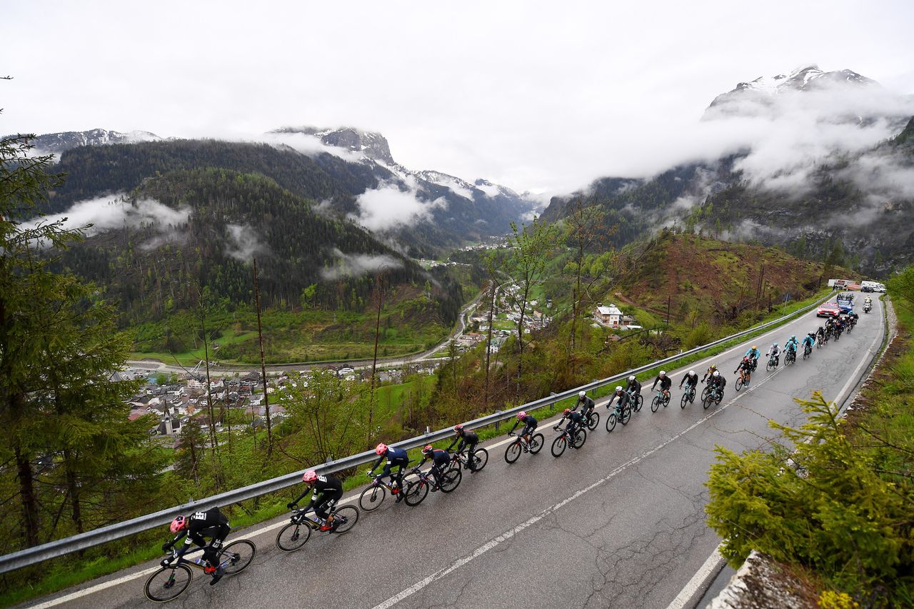 Giro d&#039;Italia 2021 peloton