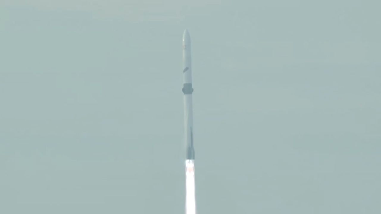 Blue Origin's huge New Glenn rocket grounded after launch mishap