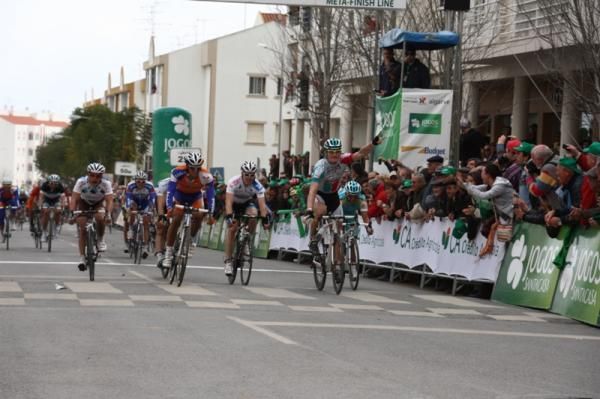 Andr&eacute; Greipel (Omega Pharma-Lotto) races to a stage win.