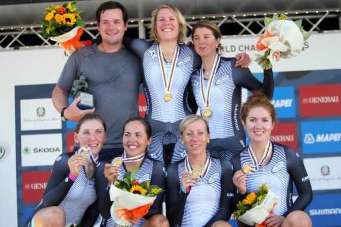 Specialized - lululemon retained the World Championship title: Lisa Brennauer, Katie Colclough, Carmen Small, Evelyn Stevens, Ellen van Dijk, Trixi Worrack, Directeur sportif, Ronny Lauke