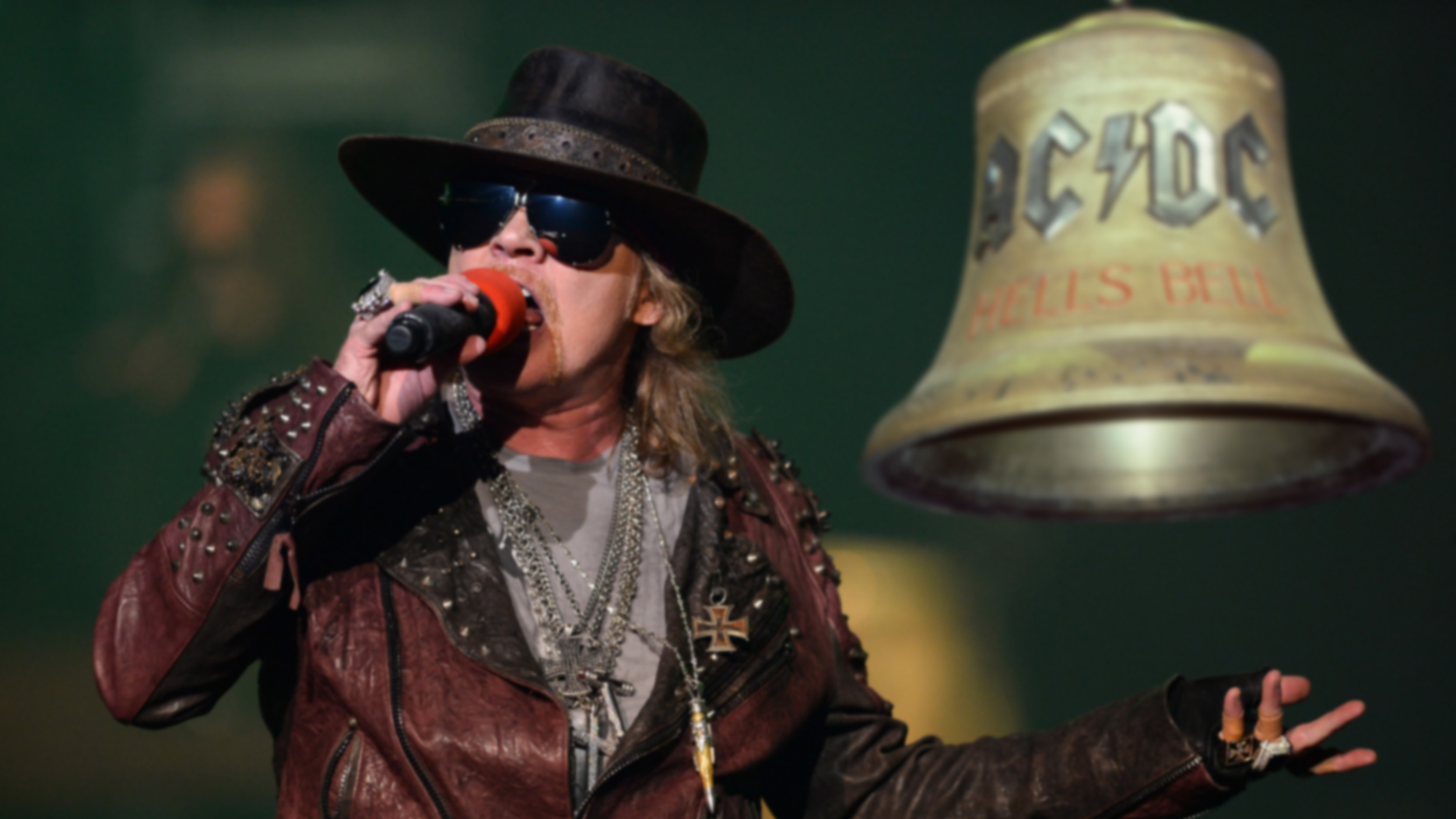 Axl Rose prepares to make his debut as AC/DC&#039;s new vocalist