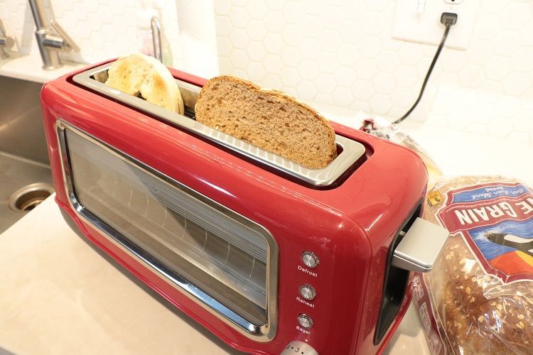Dash Clear View image: The slots are long enough to easily fit two slices of bread.