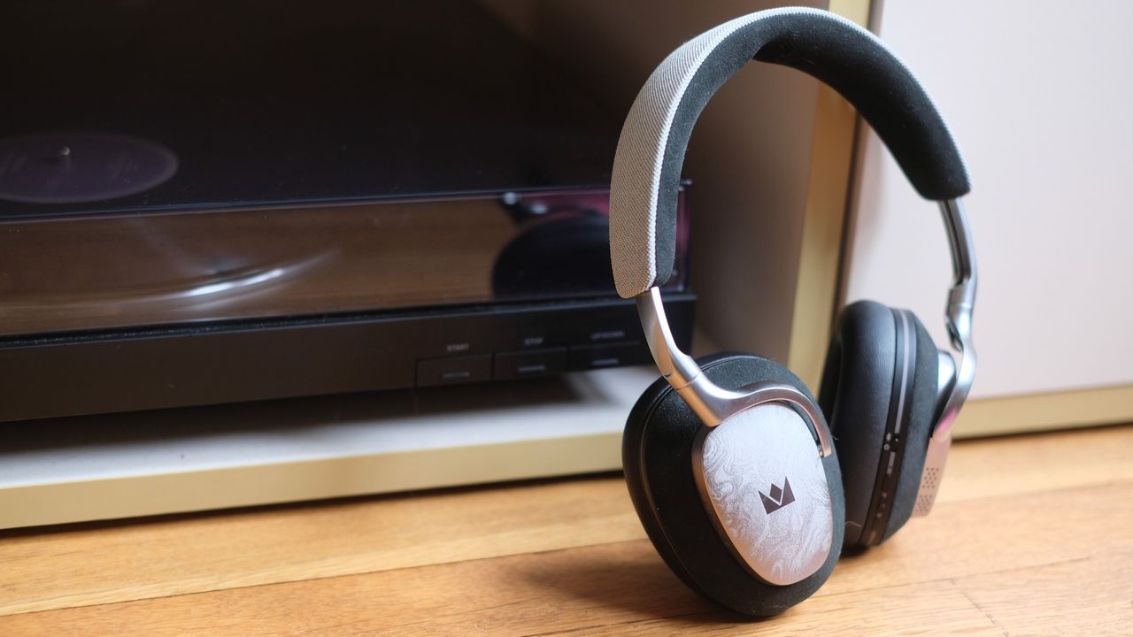 Photograph of Noble FoKus Artemis over-ear wireless headphone