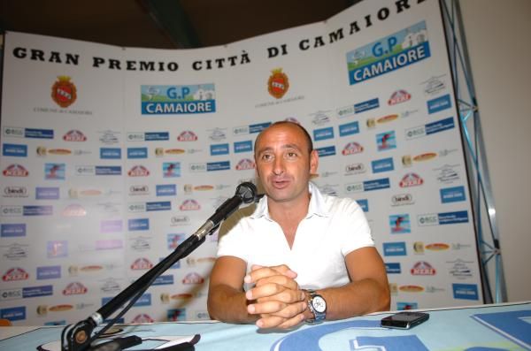 Paolo Bettini speaks to the press