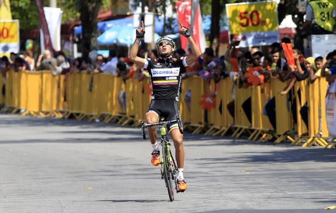 Duber Quintero points to the heavens