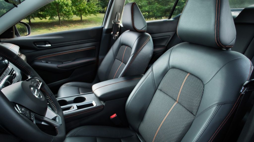 Testing the lanekeeping in a 2020 Nissan Altima on a curvy road