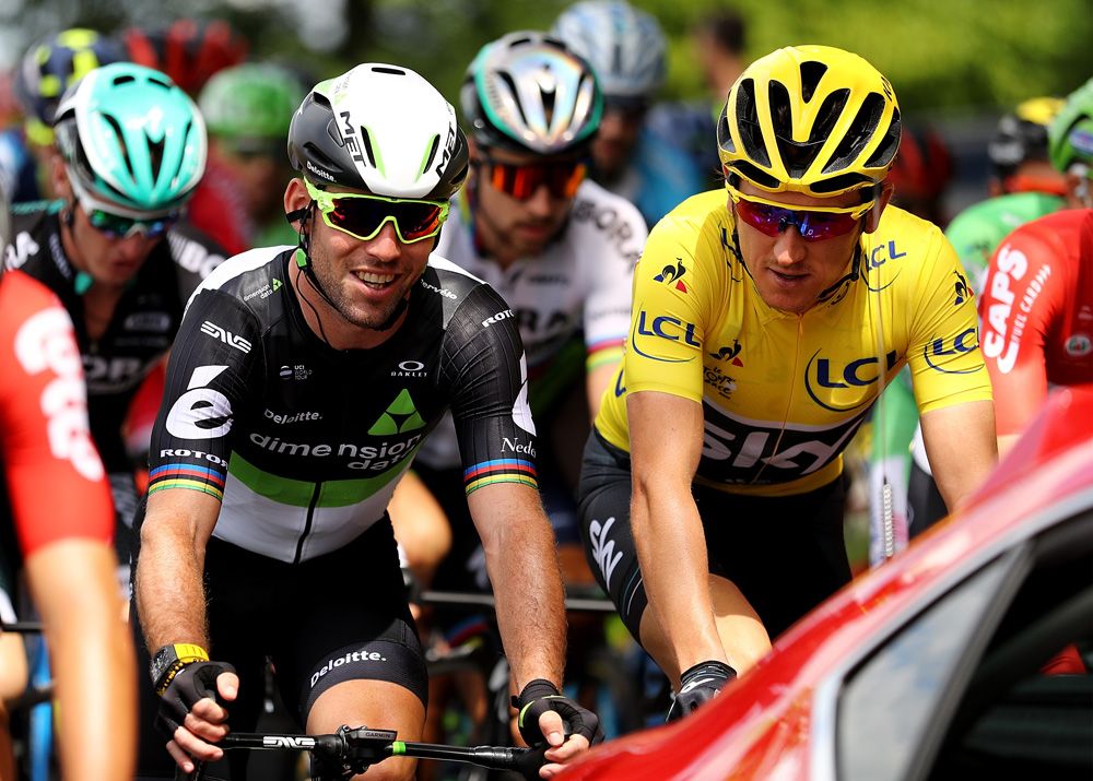 Mark Cavendish and Geraint Thomas enjoy a chat as stage 4 rolls out