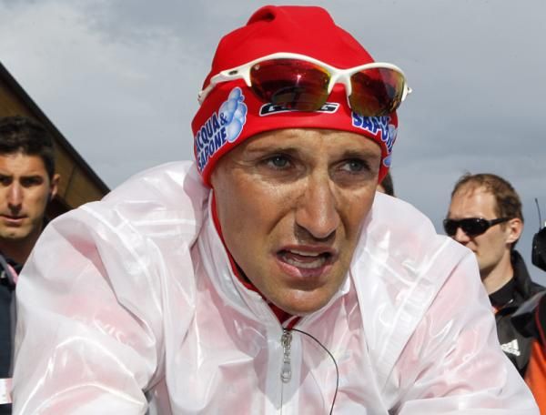 Stefano Garzelli (Acqua &amp; Sapone) wraps up after the finish