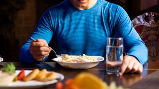 man eating a large meal before working out