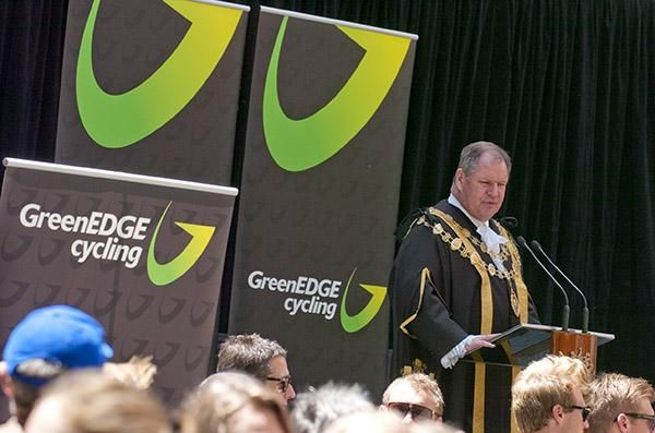 Melbourne Lord Mayor Robert Doyle welcomes GreenEdge to the city.