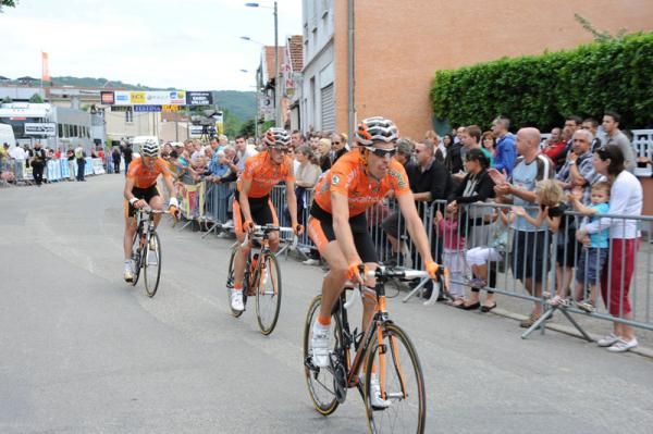 Samuel Sanchez (Euskaltel) was led home by his teammates