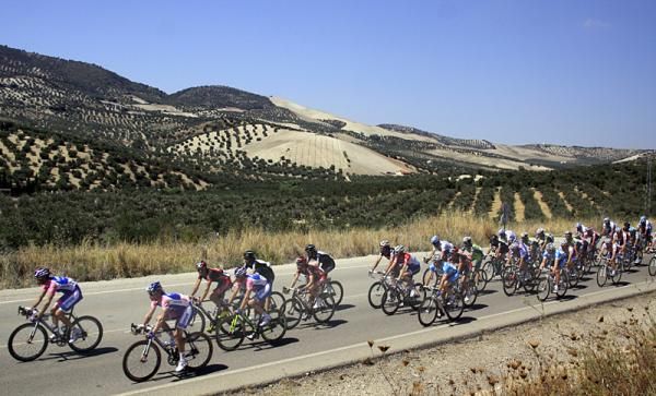 The Spanish sun scorches the peloton.