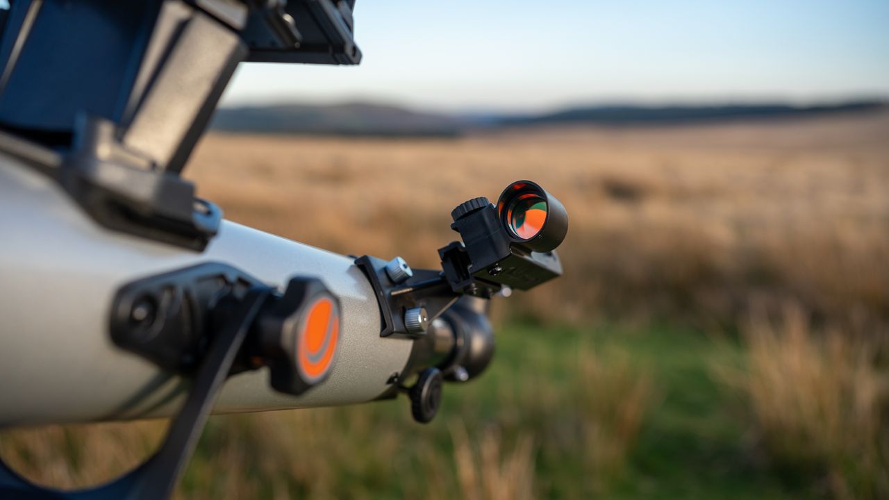 red dot finder on the Celestron StarSense Explorer LT 70AZ