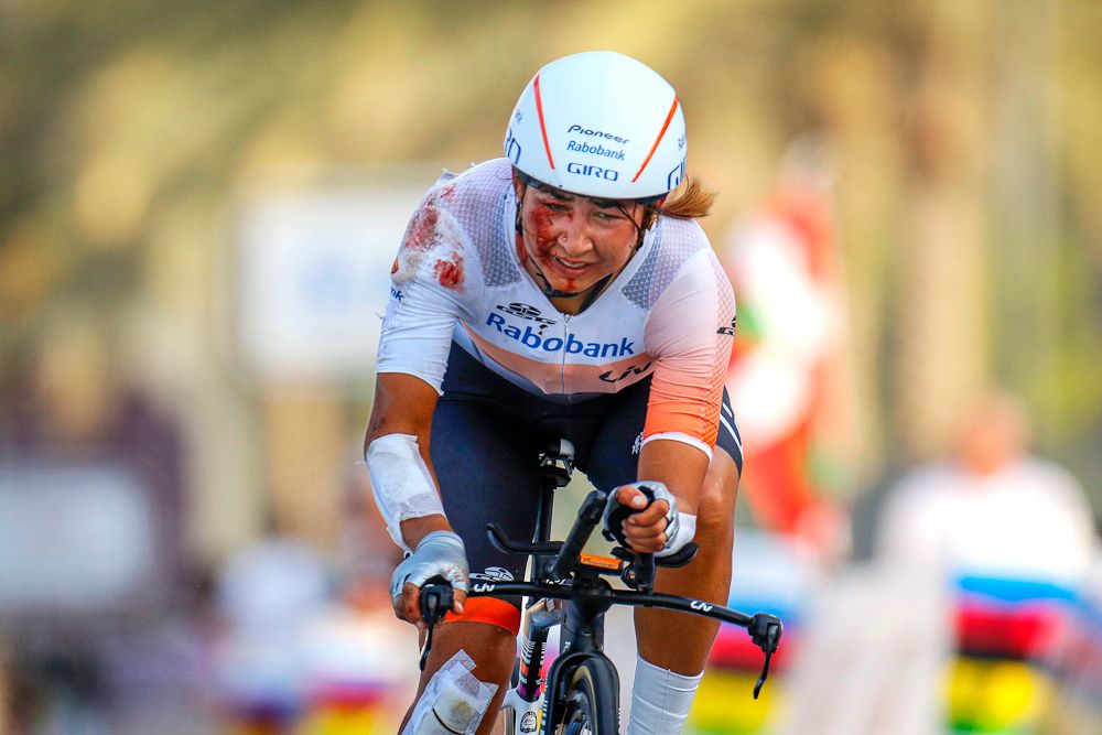 Anouska Koster (Rabobank Liv) finishes the Worlds TTT after crashing