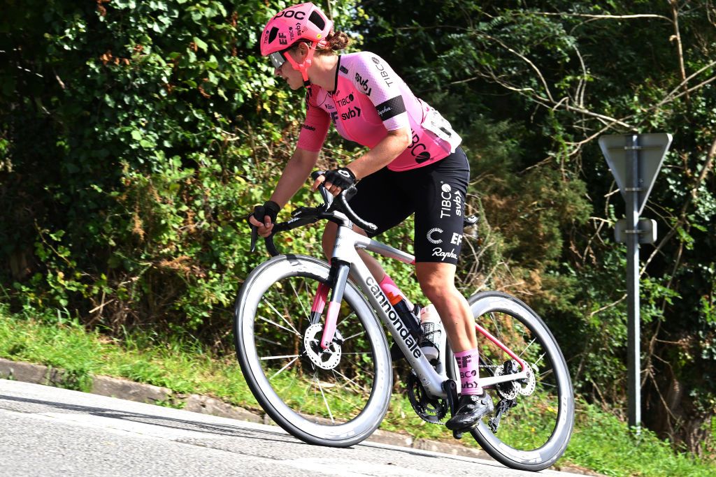 Attack by Letizia Borghesi (EF Education-TIBCO-SVB) pushed up the pace in the peloton