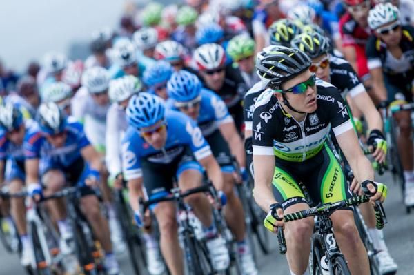 Travis Meyer (Orica GreenEdge) line up at the front to get to the climb first.