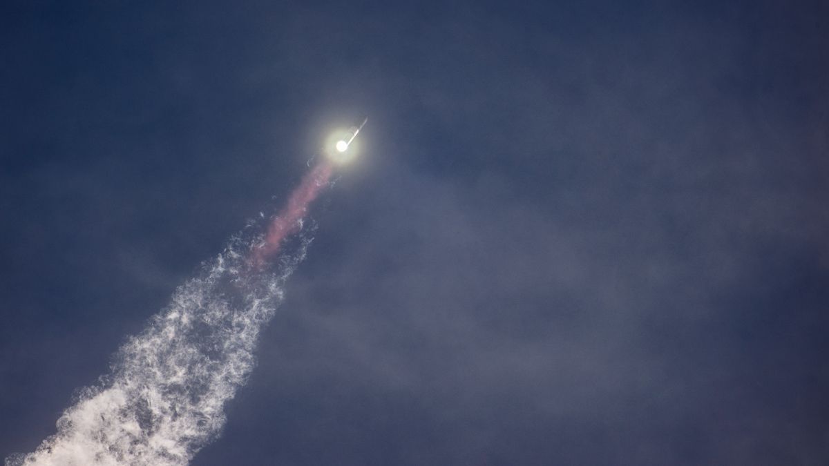 Le vaisseau incroyablement puissant de SpaceX perdu dans l'océan Indien après avoir atteint son orbite pour la première fois