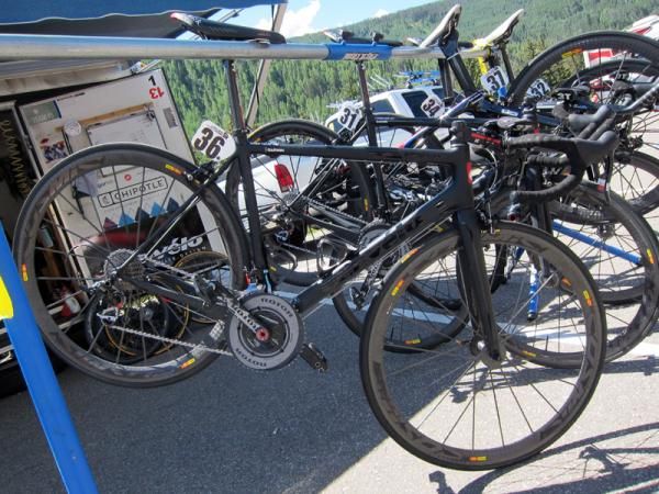 Christian Vande Velde (Garmin-Cerv&eacute;lo) had his usual Cerv&eacute;lo R5ca set up with clip-on aero bars as a spare machine.