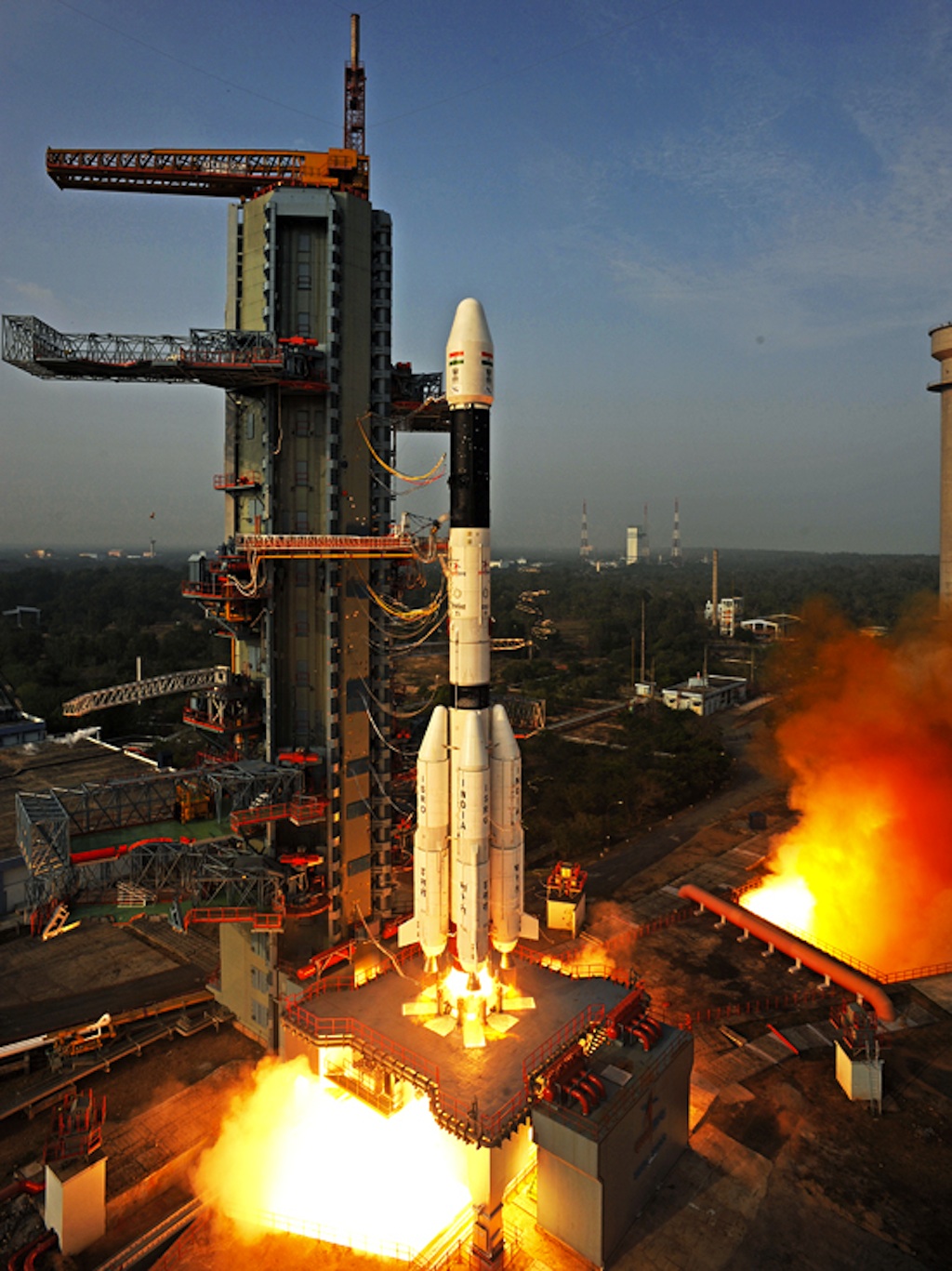 Launch Photos: India's Big Rocket Lifts Off with GSAT-14 Satellite | Space