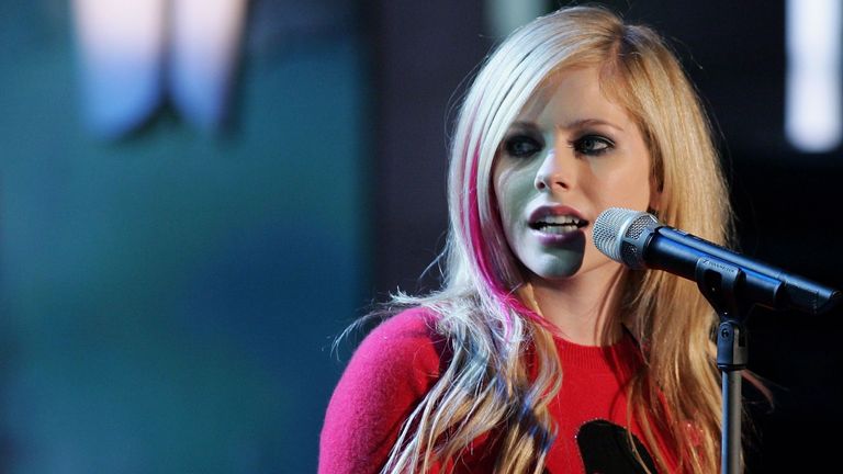 Conspiracy Theorists Think Avril Lavigne Has Been Replaced by a Clone, and Now Everyone's Trolling