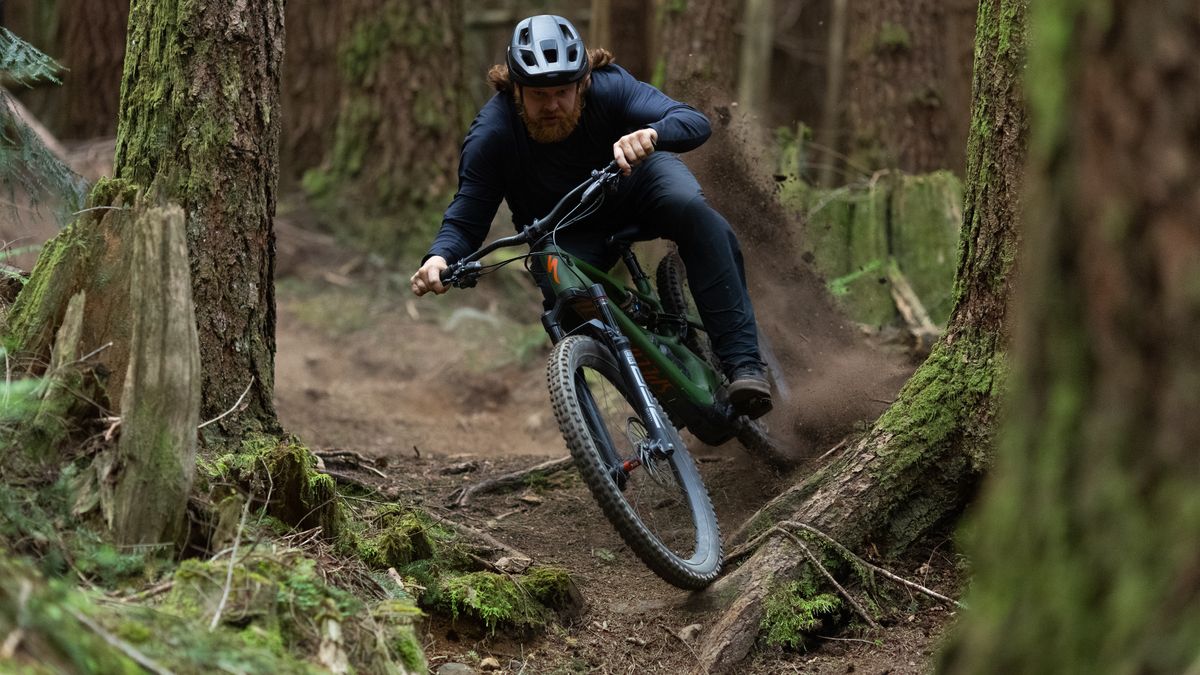 Roval Traverse HD rim being ridden