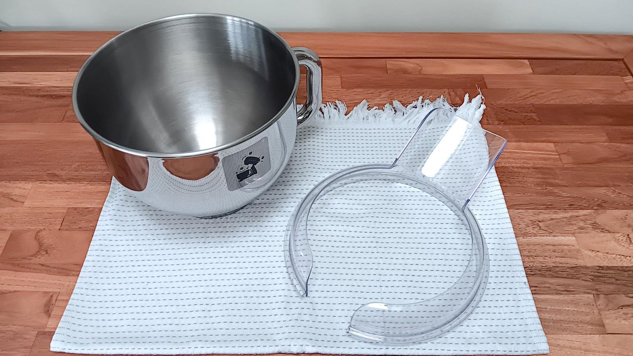 Smeg stand mixing bowl and pouring shield