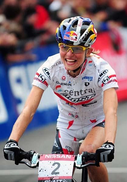 Elisabeth Osl (Central Ghost) is pleased with her victory.