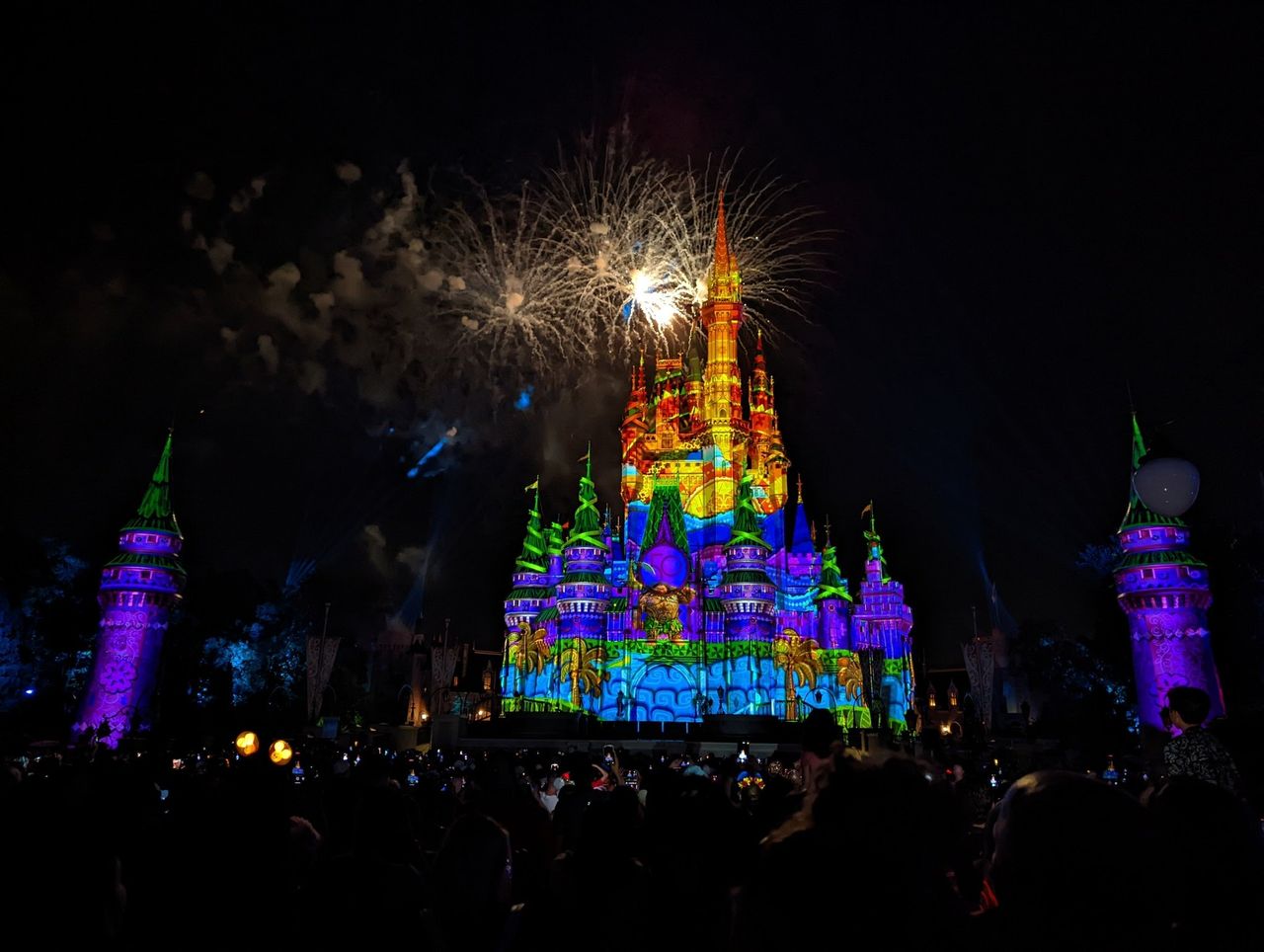 Pixel 6 Camera Samples Enchantment Projection Detail With Fireworks