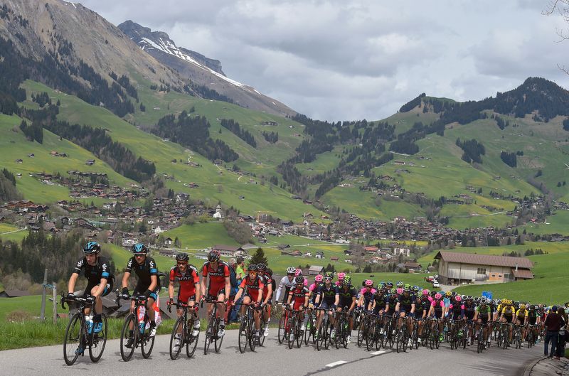 Team Sky and BMC lead the peloton