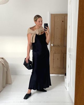 Alexis Foreman 6 Effortless Outfit Formulas That Are Easy to Pull Off Black Dress Over The Shoulder Sweater Flats Spring Outfit Idea