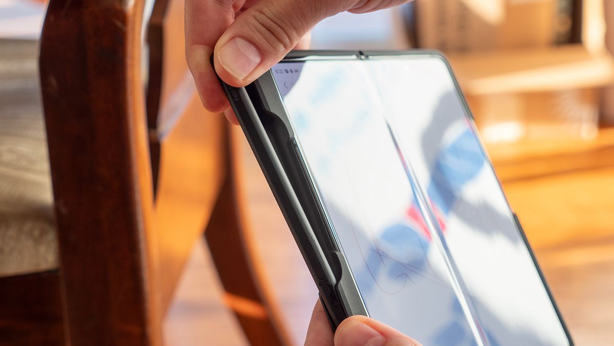 Spigen's Thin Fit P case on the Samsung Galaxy Fold 4 with the S Pen