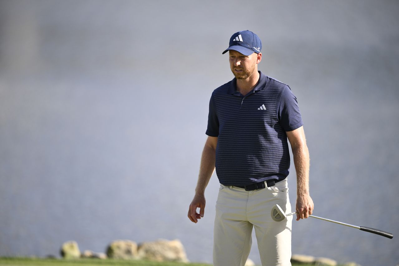 Daniel Berger lines up a putt