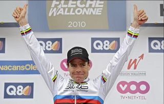 Evans honours the rainbow jersey at La Flèche Wallonne