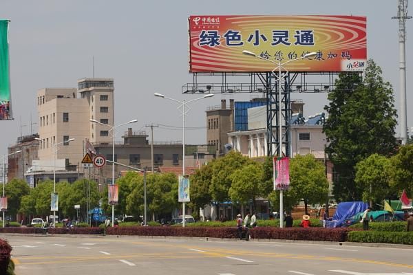The wide roads of Chongming provided a flat, safe course for the riders