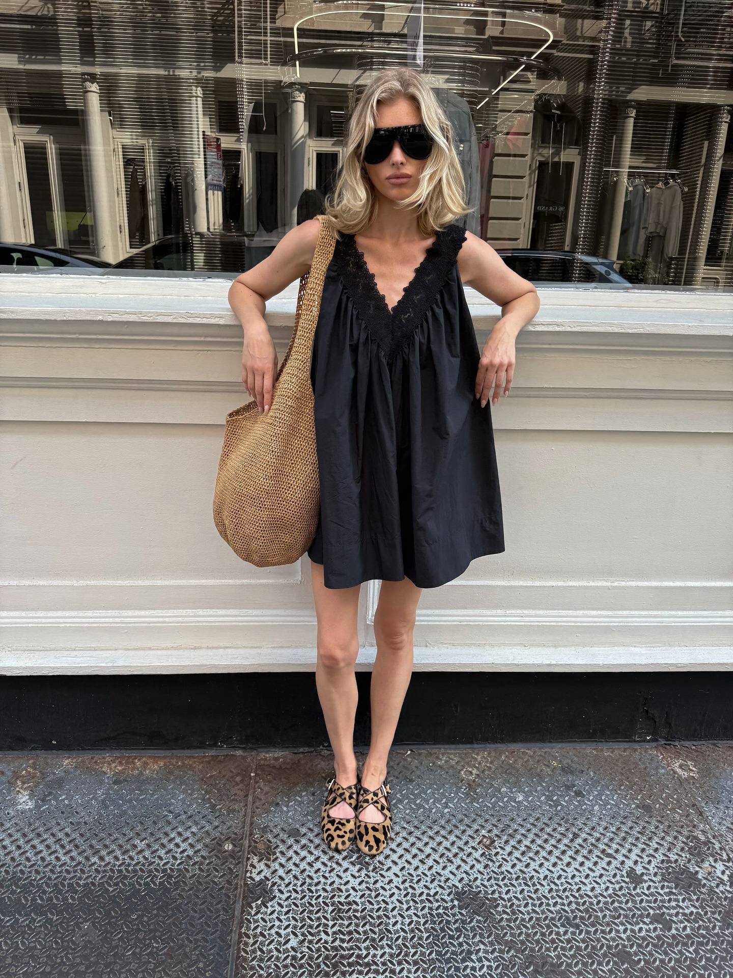 An image of Elsa Hosk with a short, wavy hairstyle.