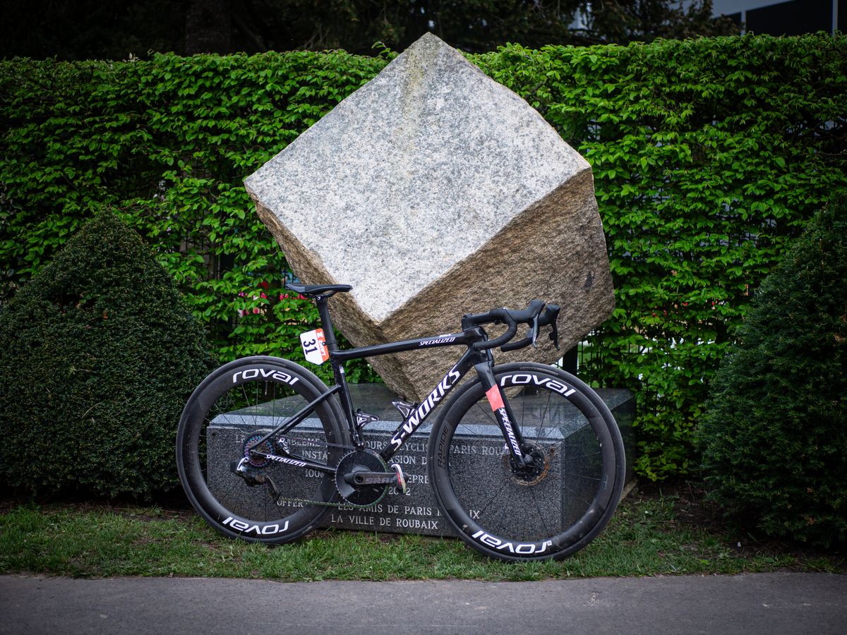 Lotte Kopecky&#039;s S-Works Tarmac SL8 from Paris Roubaix