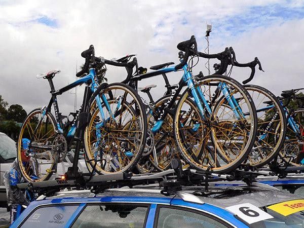 Campagnolo's bright gold Shamal wheels are no slouches in their own right, but were relegated to 'spare' use during Stage 4 for the Navigators team.