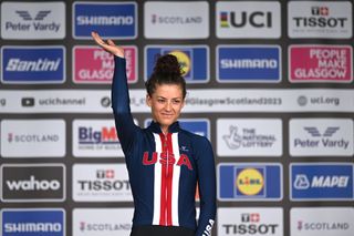 Stirling, Escocia, 10 de agosto La medallista de oro Chloe Dygert de los Estados Unidos celebra la victoria durante la ceremonia de entrega de medallas después de una prueba individual femenina de 362 km de Stirling a Stirling en el Campeonato Mundial de Ciclismo 96th, Glasgow 2023, día 8, Campeonato Mundial de Ciclismo el 10 de agosto , 2023 en Stirling, Escocia, Foto de Dario Bellengeri, Getty Images