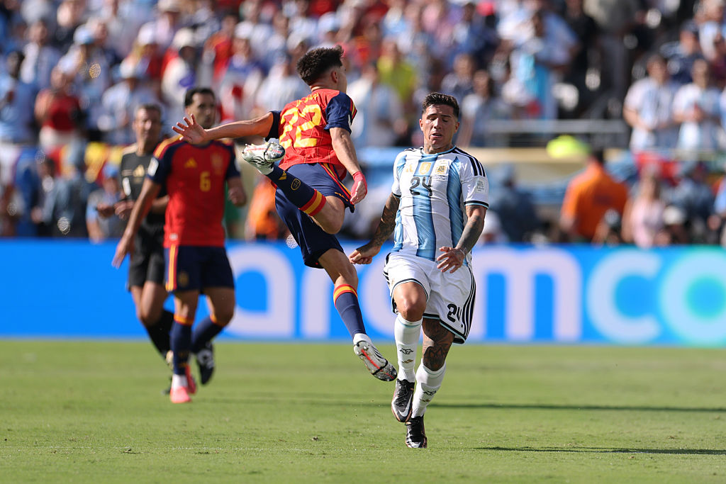 Enzo Fernandez earned himself two stupid yellow cards in ten minutes