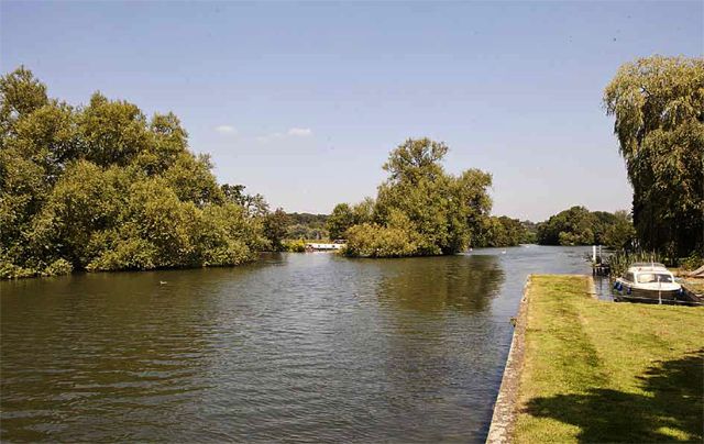 river thames house for sale large