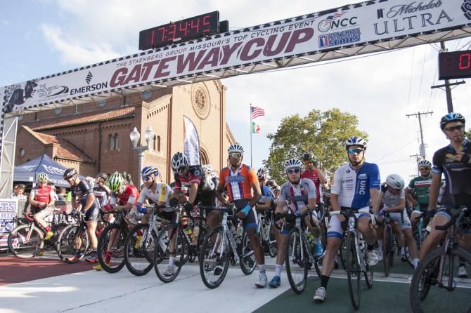The men's peloton gets ready to race
