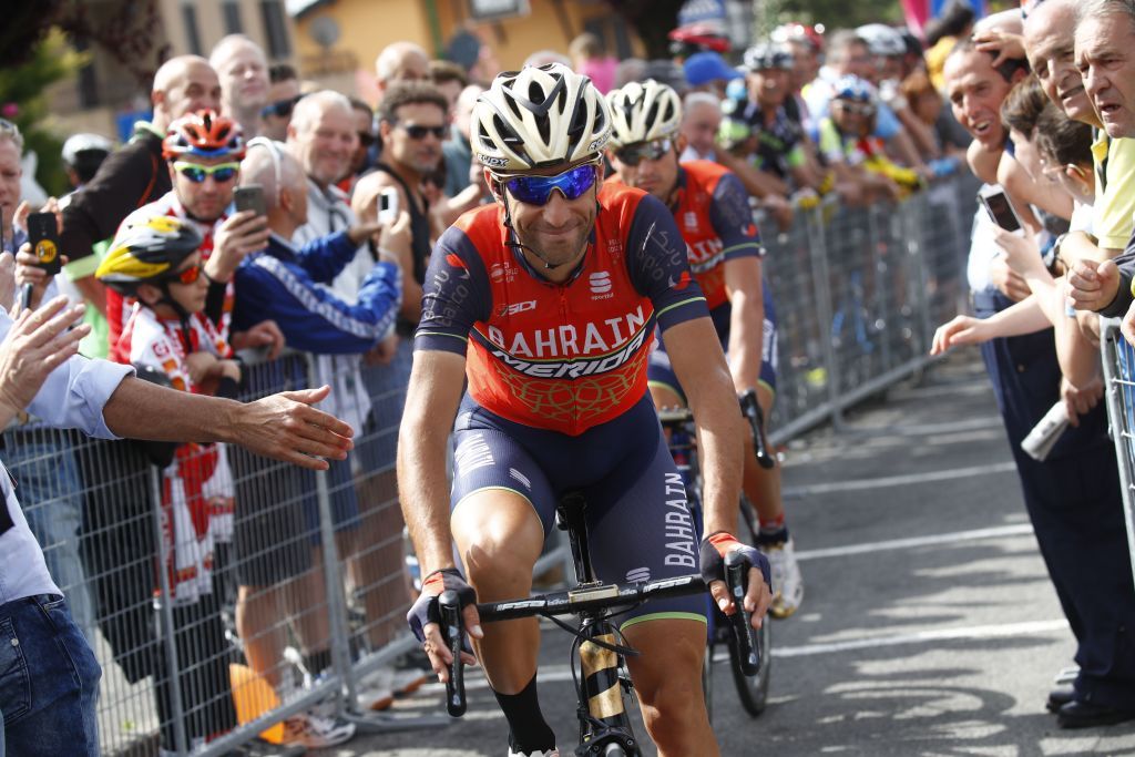 Vincenzo Nibali rides to sign on