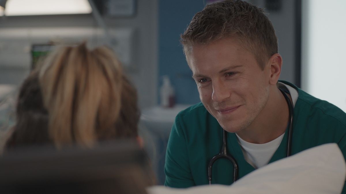 Casualty legend Ethan treats Big Al&#039;s daughter Abigail