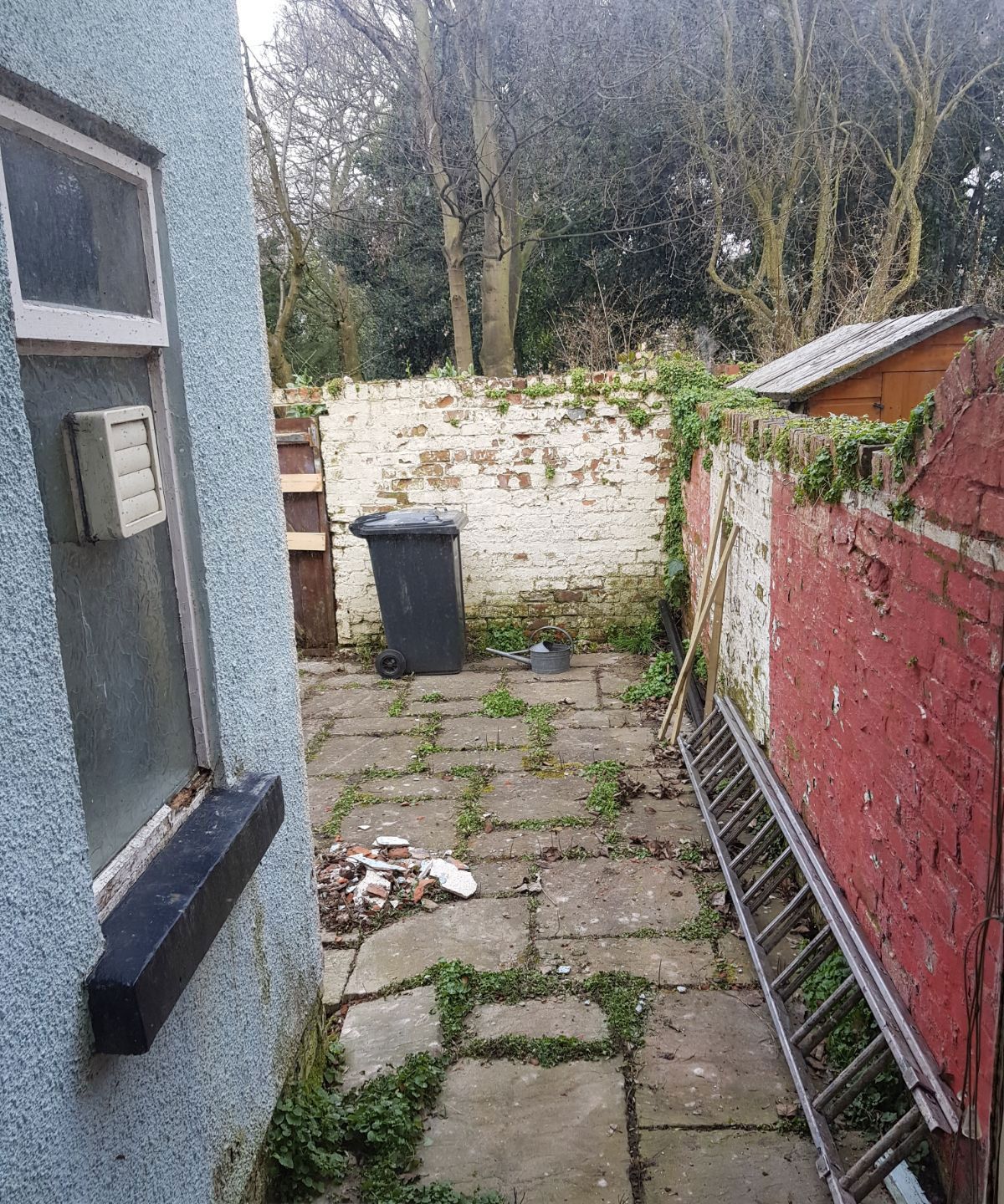 Esther Pillans membawa sentuhan apik Paris ke teras bergaya Victoria yang telah direnovasi